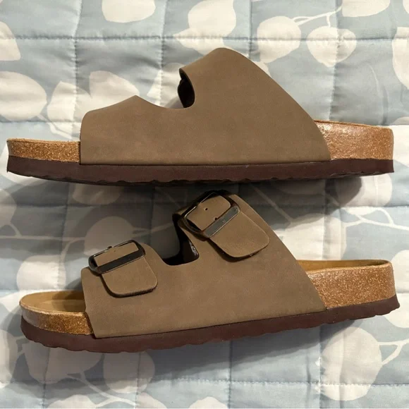 CUSHIONAIRE Lane Cork Footbed Sandals - Picture 2 of 7